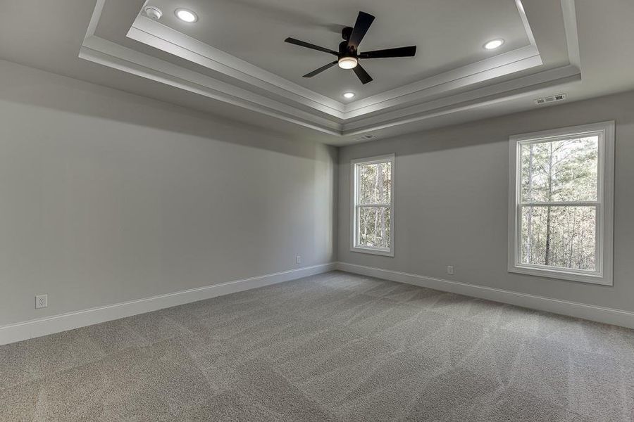 Spacious, unfurnished interior of a new home in , Bishop (Image 36).