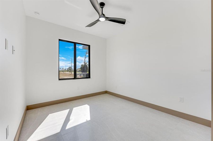 Spacious, unfurnished interior of a new home in , Cape Coral (Image 21).