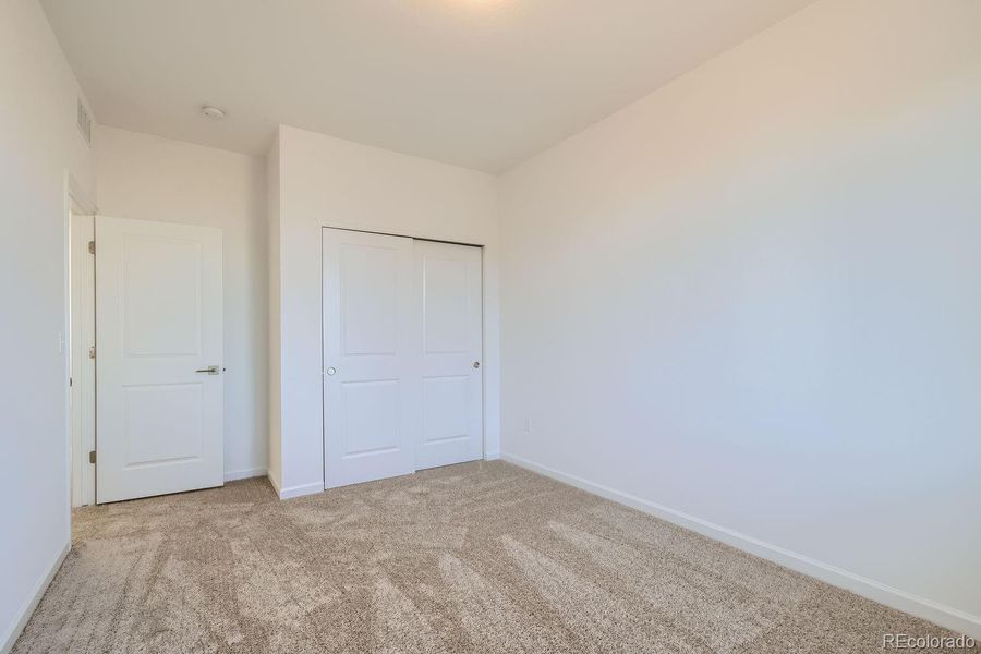 Spacious, unfurnished interior of a new home in Wolf Creek Run, Strasburg (Image 21).