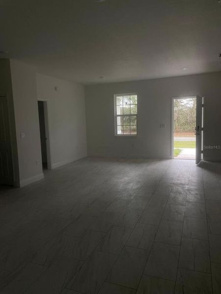 Spacious, unfurnished interior of a new home in , Ocala (Image 10).