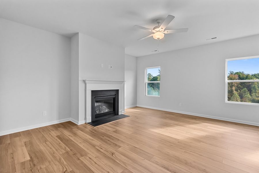 Spacious, unfurnished interior of a new home in Bell West, Kernersville (Image 20).