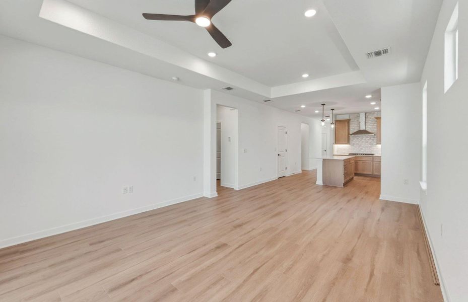 Spacious, unfurnished interior of a new home in Sun City Texas, Georgetown (Image 15).