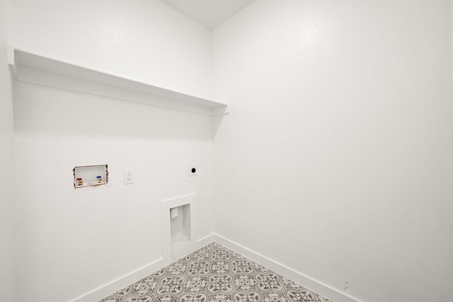 Spacious, unfurnished interior of a new home in Treeline, Justin (Image 28).