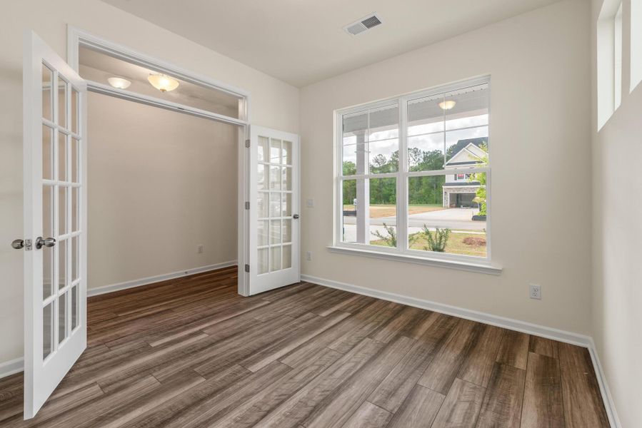 Spacious, unfurnished interior of a new home in Parker's Preserve, Ridgeville (Image 22).