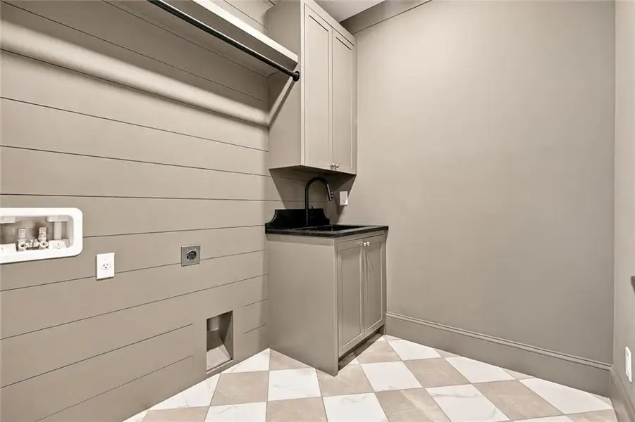 Furnished interior view inside a new home in , Smyrna (Image 66).