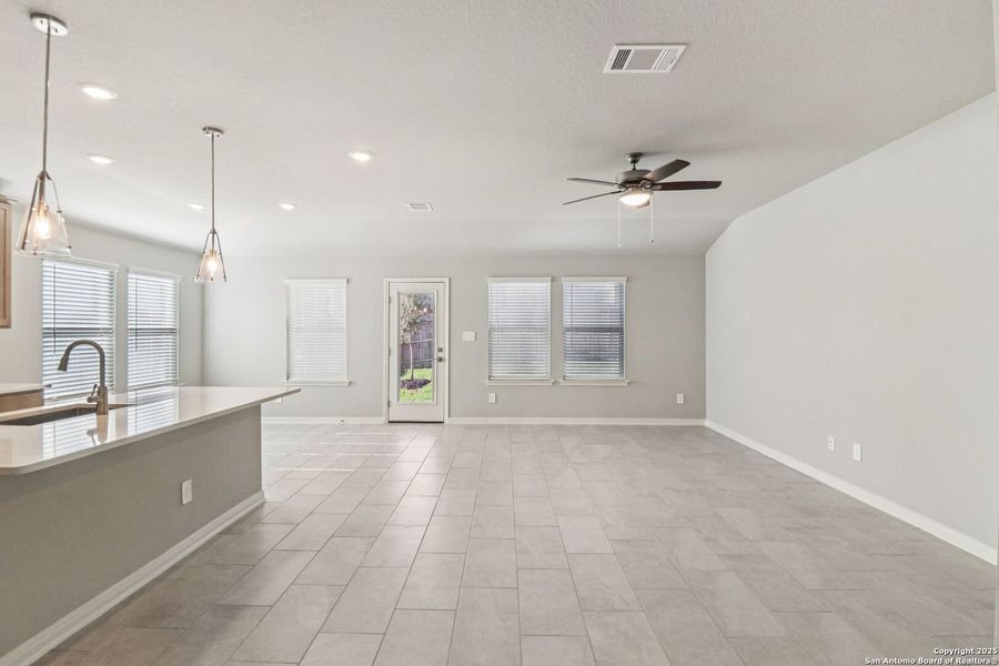 Spacious, unfurnished interior of a new home in Arcadia Ridge - Classic Series, San Antonio (Image 33).