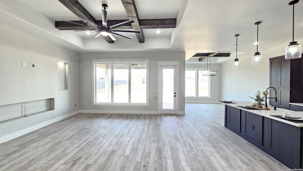 Spacious, unfurnished interior of a new home in , La Vernia (Image 35).
