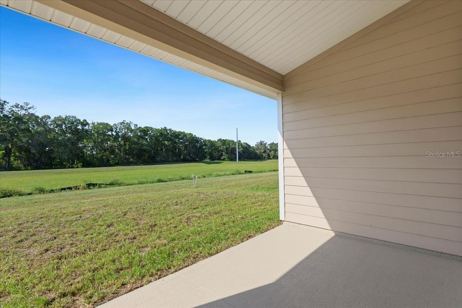 Exterior details and patio area of a home in Kirkland Farms, Alachua (Image 23).
