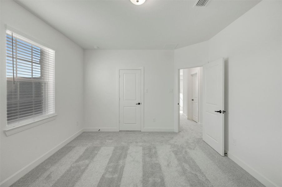 Spacious, unfurnished interior of a new home in Riceland - Enclave Collection, Mont Belvieu (Image 28).