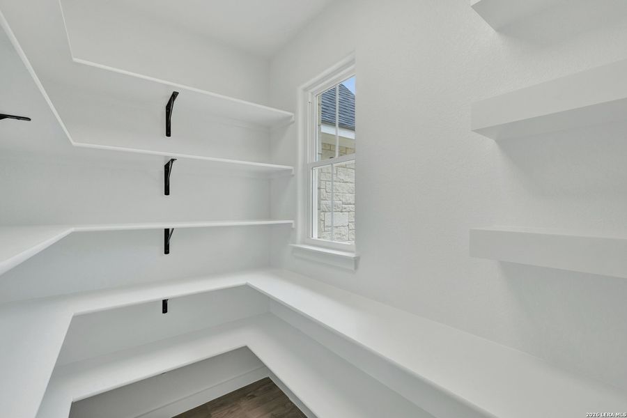 Spacious, unfurnished interior of a new home in , Seguin (Image 43).