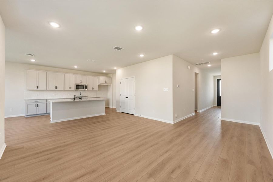 Representative images and renderings are for illustrative purposes. Actual structural options and design finishes of home may vary.