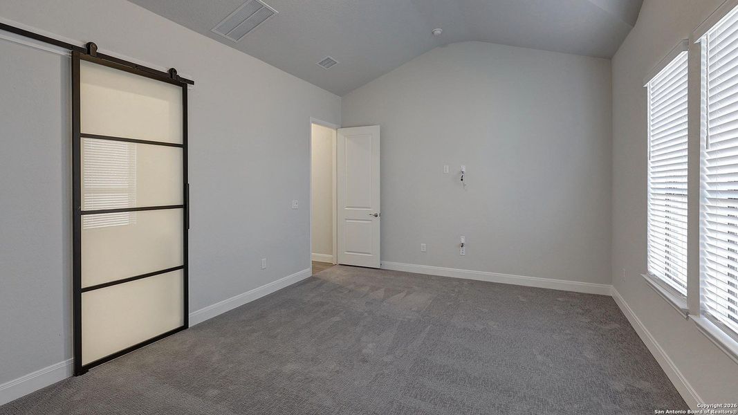 Spacious, unfurnished interior of a new home in Vida 50', San Antonio (Image 20).