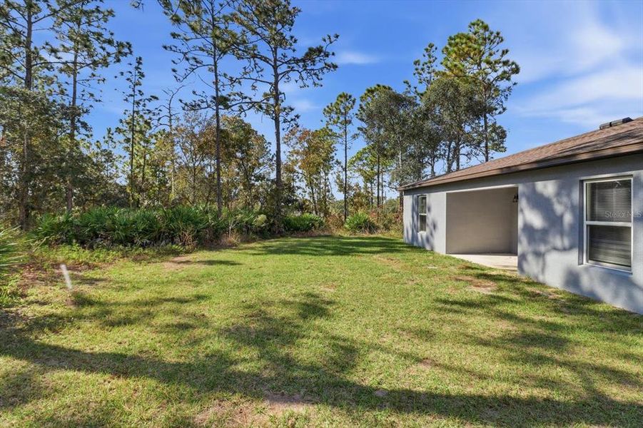 Exterior details and patio area of a home in , Dunnellon (Image 18).