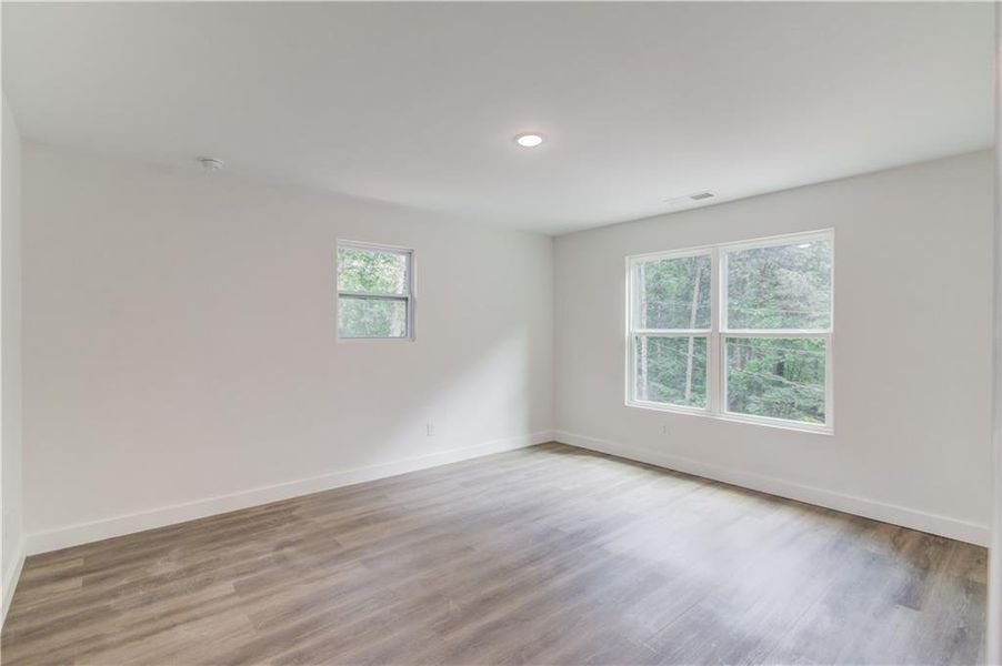 Spacious, unfurnished interior of a new home in , Gainesville (Image 16).