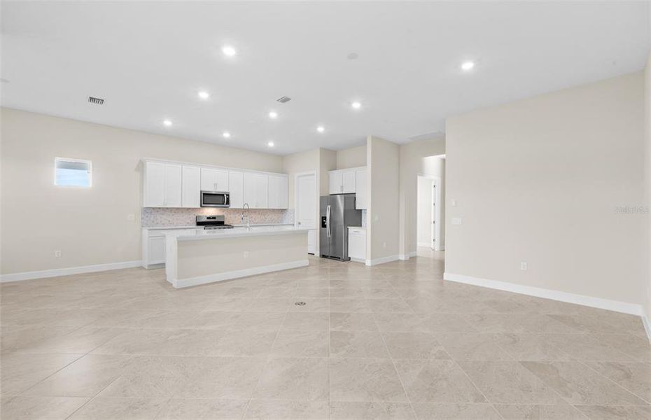 Spacious, unfurnished interior of a new home in SeaFlower, Bradenton (Image 34).