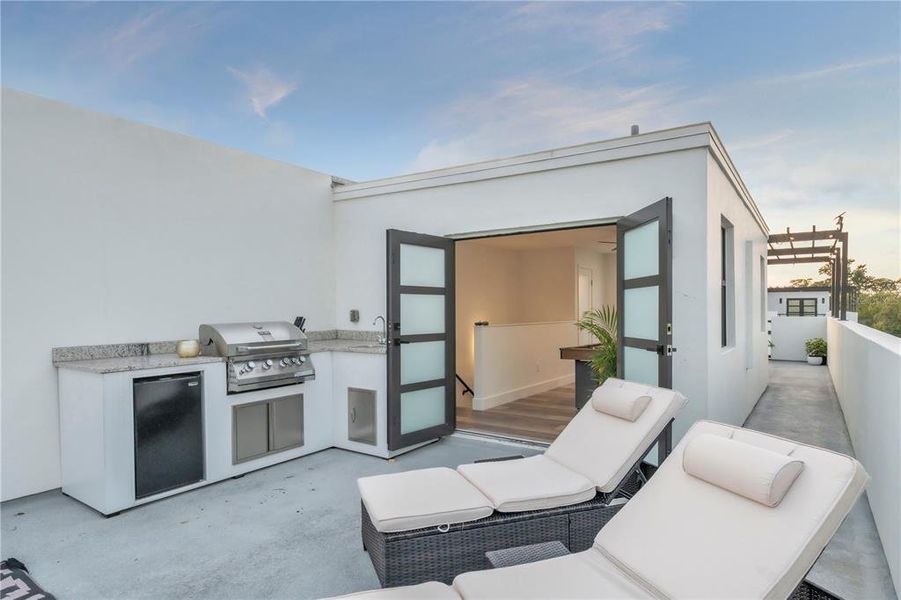 Exterior details and patio area of a home in , Pinellas Park (Image 19).