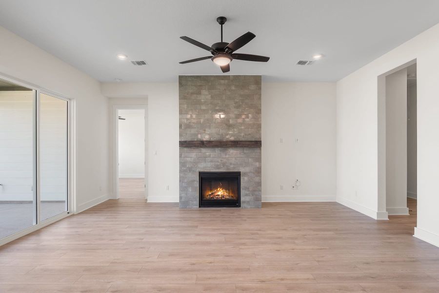 Spacious, unfurnished interior of a new home in Lariat, Liberty Hill (Image 19).