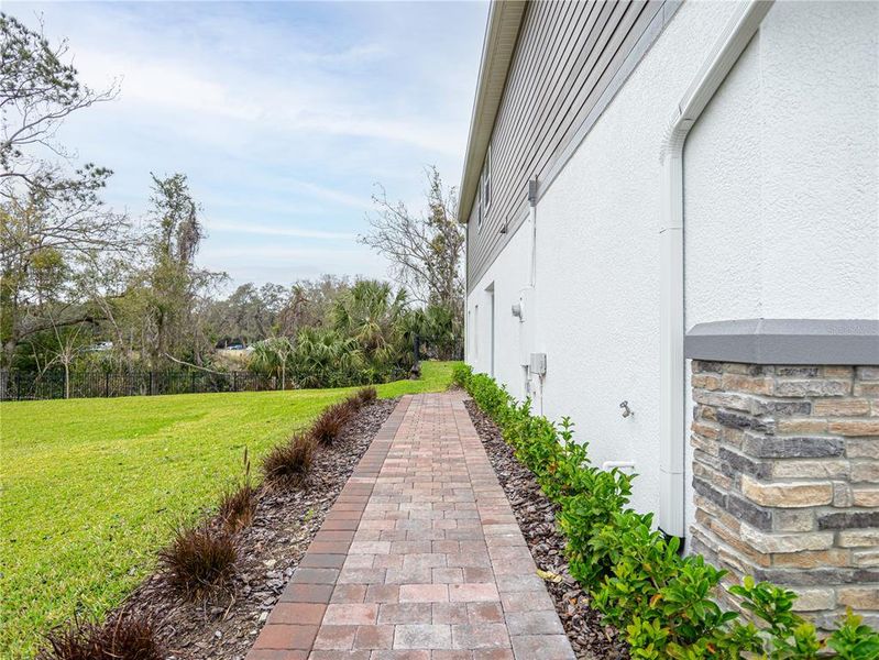 Exterior details and patio area of a home in Towns at Tuskawilla Commons, Oviedo (Image 3).