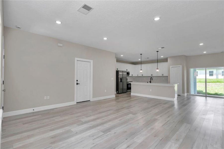 Spacious, unfurnished interior of a new home in , Ocala (Image 19).