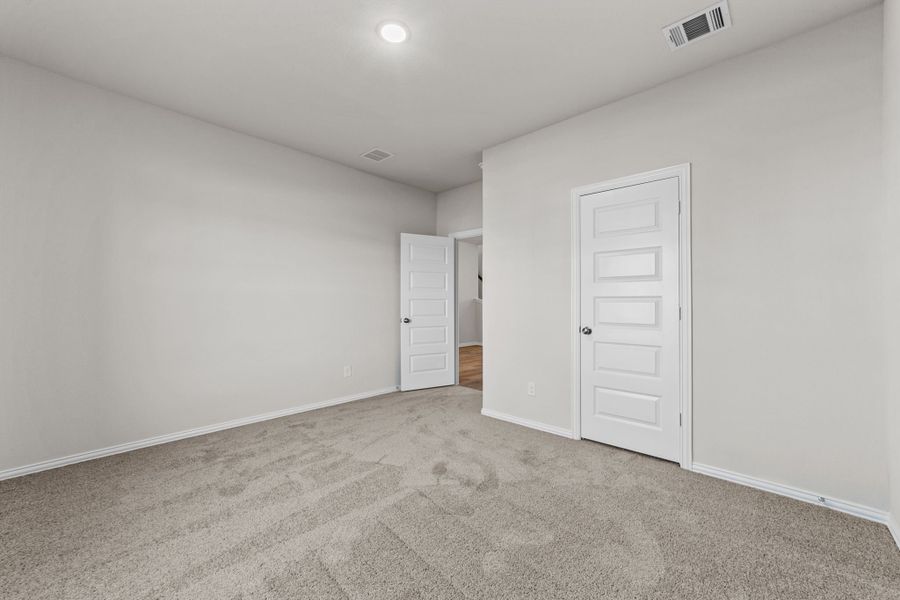Spacious, unfurnished interior of a new home in Rolling Ridge, Van Alstyne (Image 20). Spacious, unfurnished interior of a new home in Rolling Ridge, Van Alstyne (Image 20).