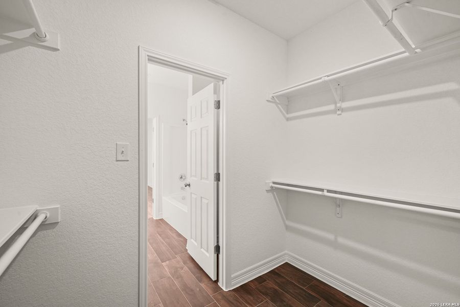 Spacious, unfurnished interior of a new home in , San Antonio (Image 28).