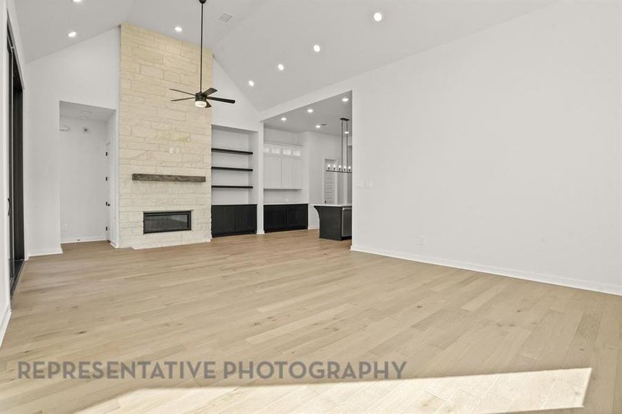 Spacious, unfurnished interior of a new home in Ridge Crossing, Waxahachie (Image 14).