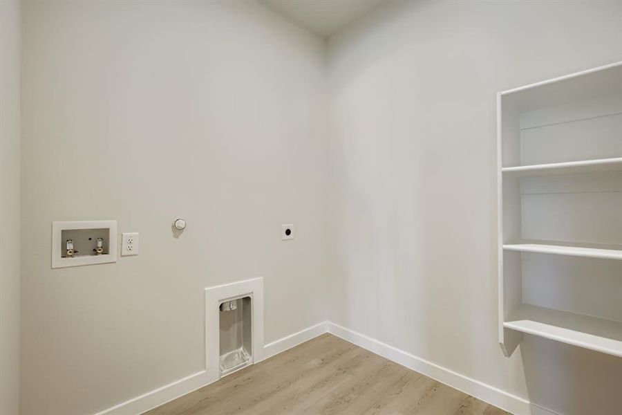 Spacious, unfurnished interior of a new home in Middlefield Village, Dallas (Image 26).