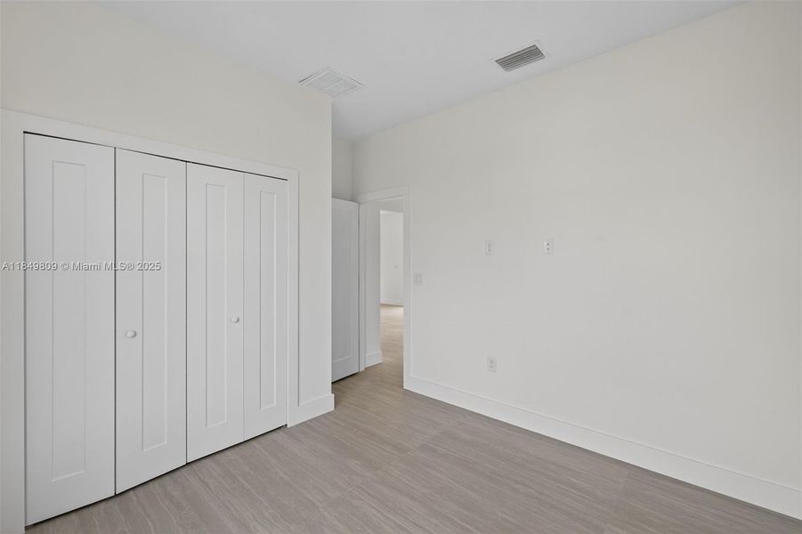 Spacious, unfurnished interior of a new home in , Lehigh Acres (Image 16).