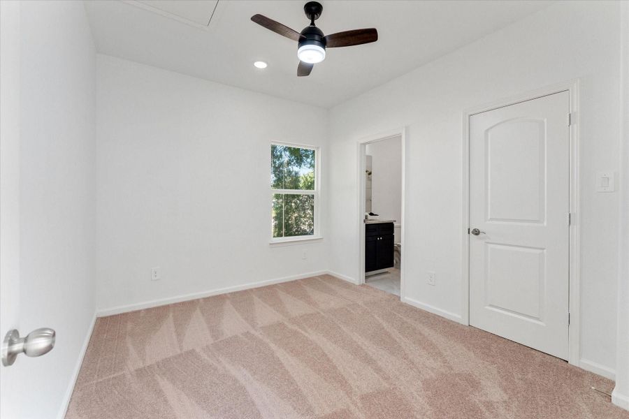 Spacious, unfurnished interior of a new home in , Willis (Image 19).