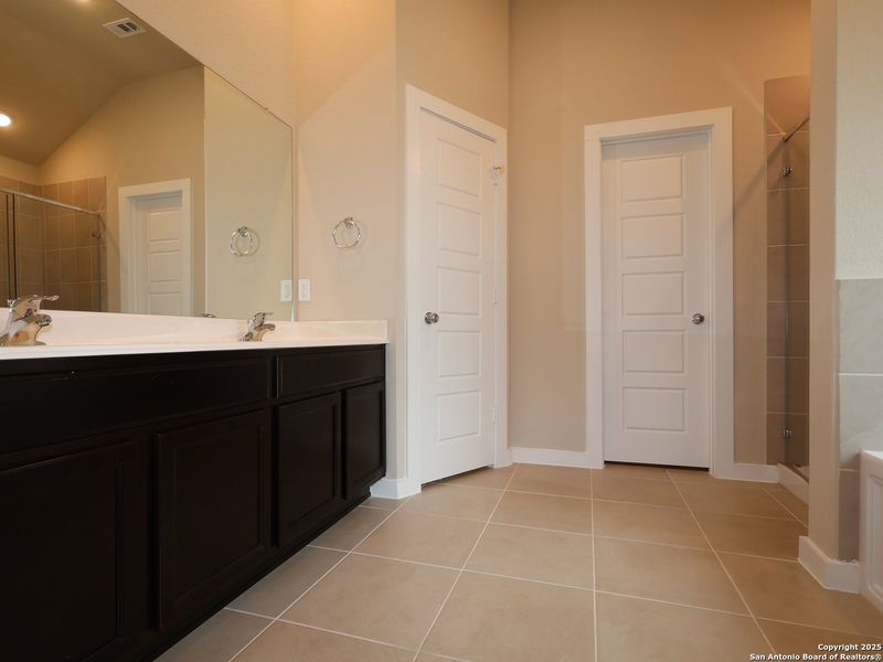 Furnished interior view inside a new home in Winding Brook, San Antonio (Image 5).