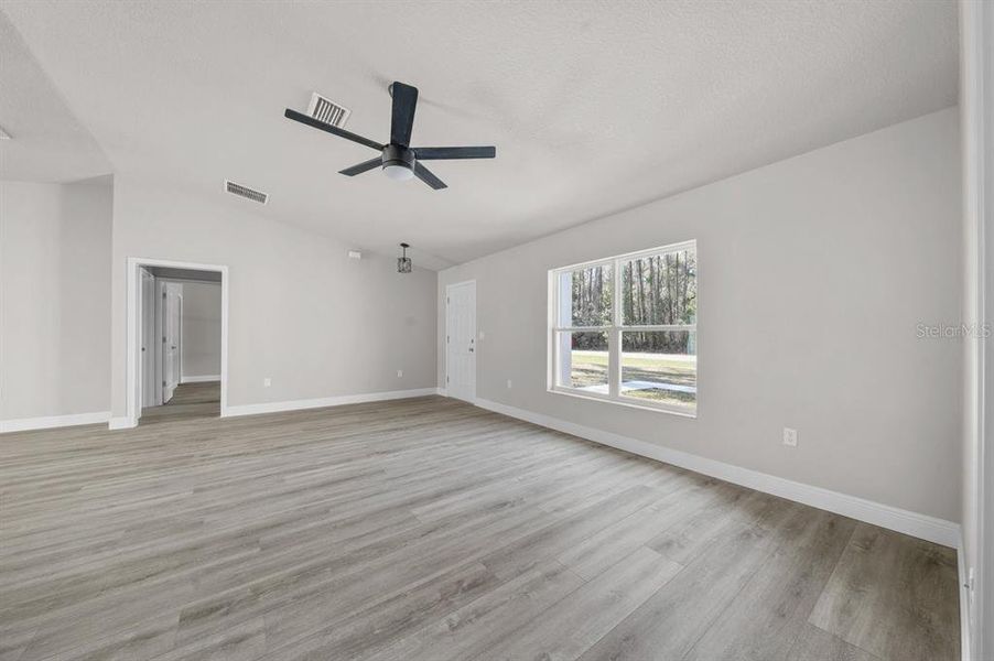 Spacious, unfurnished interior of a new home in , Citrus Springs (Image 23).