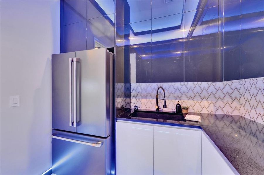 Furnished interior view inside a new home in , Apollo Beach (Image 20).