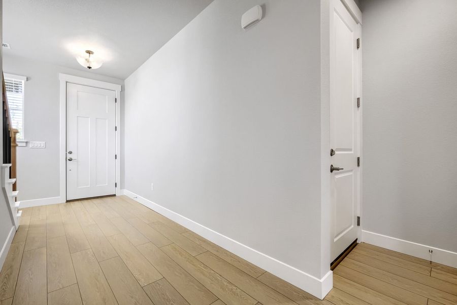 8003 Manor - Entry