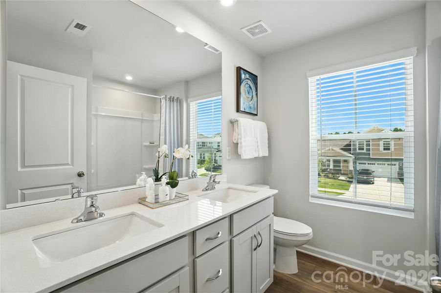 Photo representation only. Exterior and interior colors will vary.