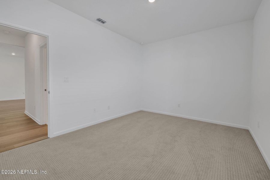 Spacious, unfurnished interior of a new home in Jennings Farm, Middleburg (Image 42).