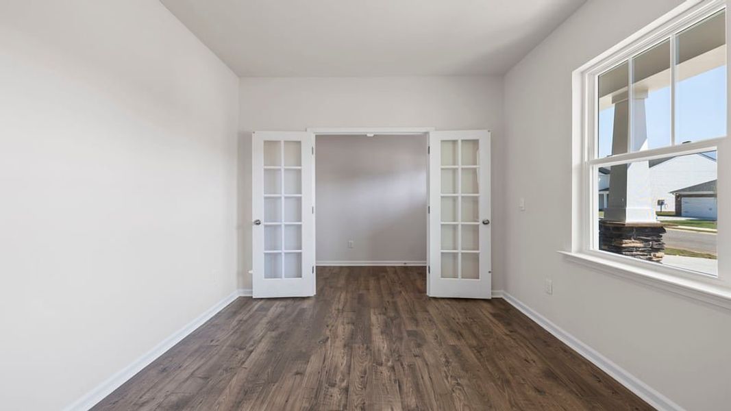 Spacious, unfurnished interior of a new home in Hunters Ridge, Woodruff (Image 9).