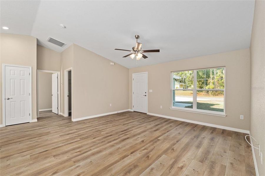 Spacious, unfurnished interior of a new home in , Citrus Springs (Image 25).