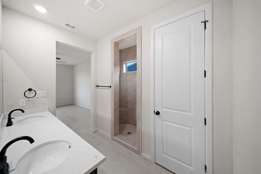 Furnished interior view inside a new home in Alberta Heights, Edinburg (Image 12).