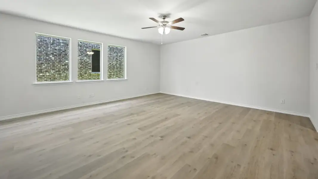 Spacious, unfurnished interior of a new home in Winchester Crossing, Princeton (Image 5).