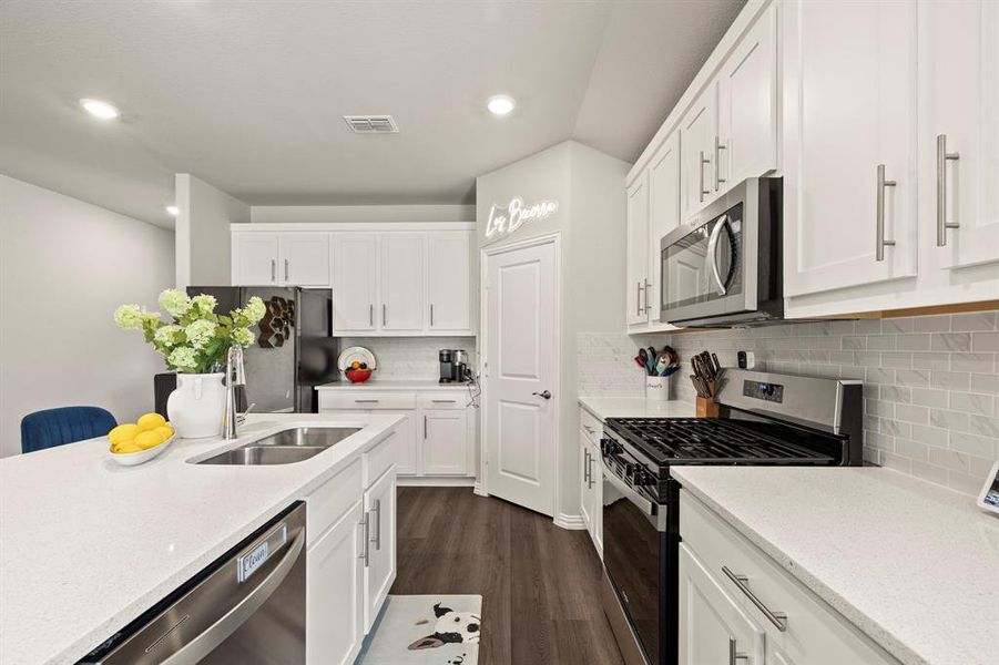 Furnished interior view inside a new home in Stonehaven, Seagoville (Image 12).