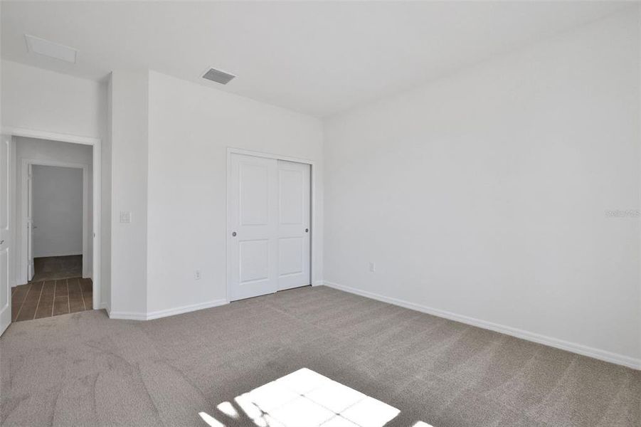 Spacious, unfurnished interior of a new home in Angeline, Land O' Lakes (Image 35).