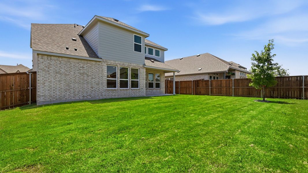 Exterior details and patio area of a home in Anna Ranch, Anna (Image 25).