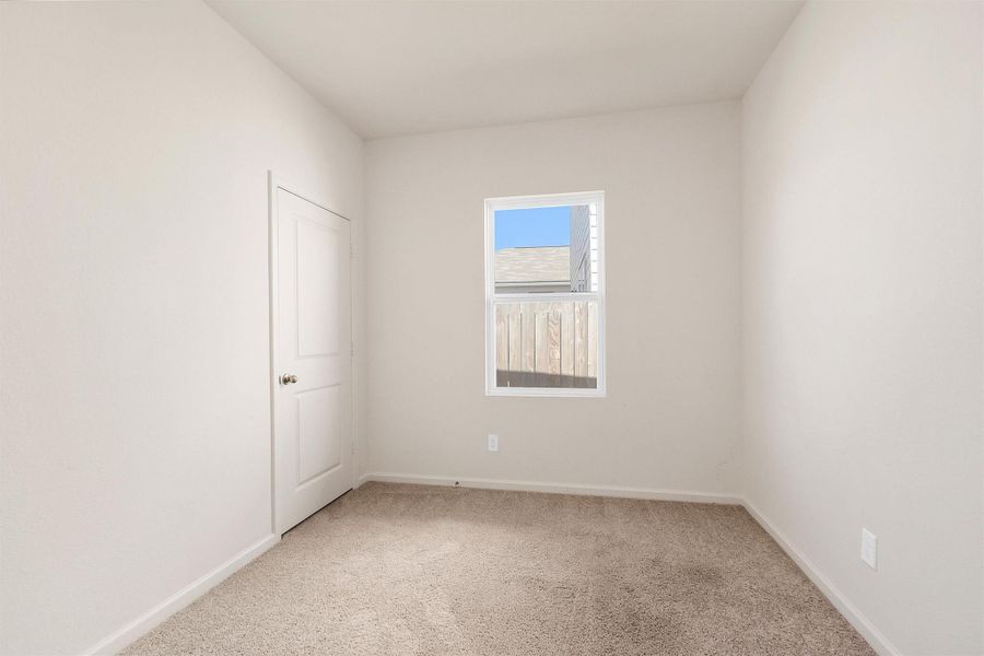 Spacious, unfurnished interior of a new home in Chapel Run, Montgomery (Image 11).