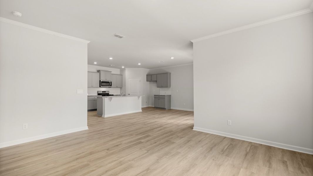 Representative unfurnished interior of a home built from the Cali by D.R. Horton in Sheffield Highlands, Dallas (Image 29).