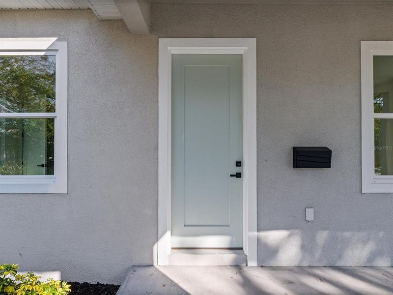 Exterior details and patio area of a home in , St. Petersburg (Image 31).