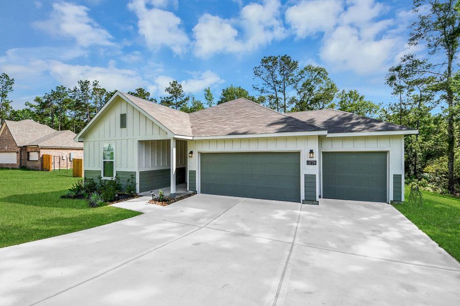 Front exterior of a new home in Oakwood Ranch, Willis, TX, highlighting curb appeal (Image 23). Front exterior of a new home in Oakwood Ranch, Willis, TX, highlighting curb appeal (Image 23).