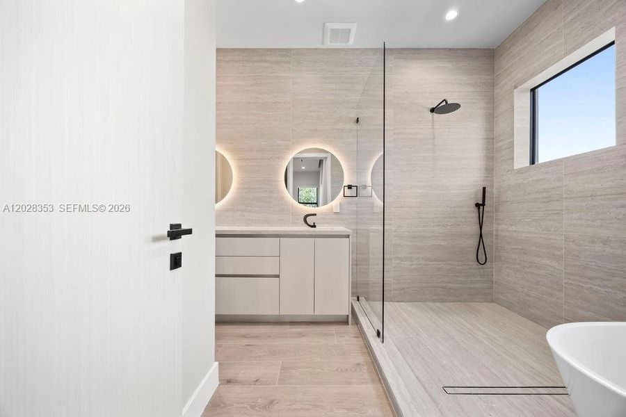 Furnished interior view inside a new home in , Fort Lauderdale (Image 7).