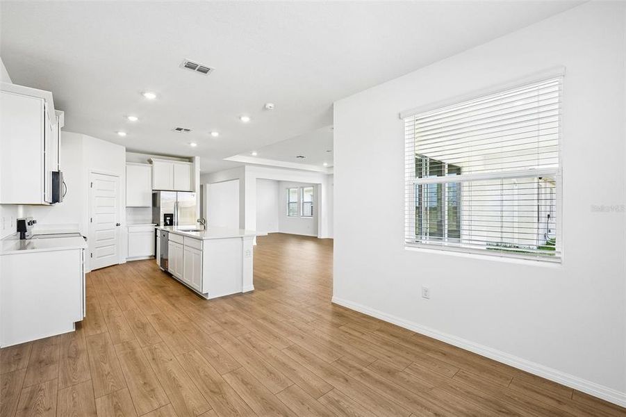 Spacious, unfurnished interior of a new home in , Lakeland (Image 39).