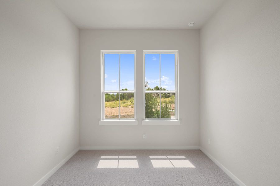 Spacious, unfurnished interior of a new home in Wolf Ranch, Georgetown (Image 19).