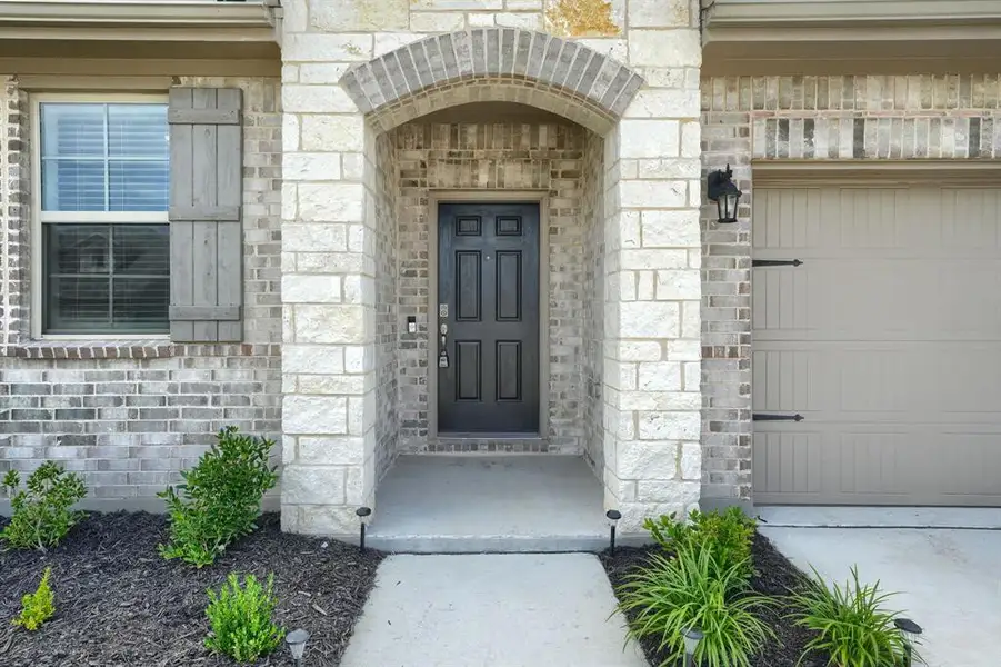 Exterior details and patio area of a home in , Crandall (Image 3).
